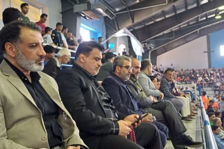 حضور مدیرکل ورزش و جوانان و سرپرست دفتر امور اجتماعی استانداری در محل برگزاری لیگ برتر کشتی